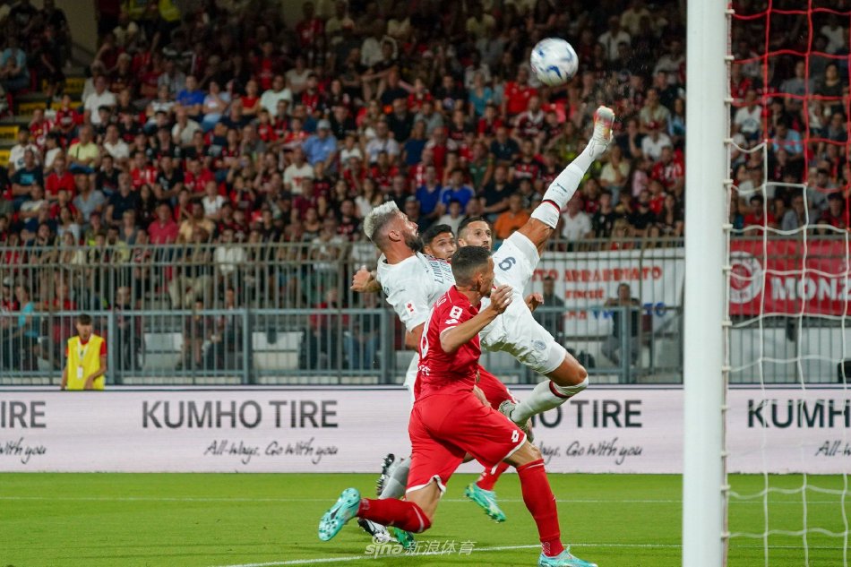 在揭幕战中 在揭幕战中